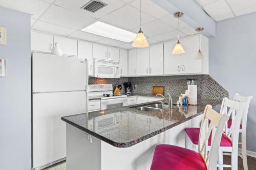 Gulf-Front Surf Club Condo 2BR, Spacious Balcony, Peaceful East End Beach Access photo 35