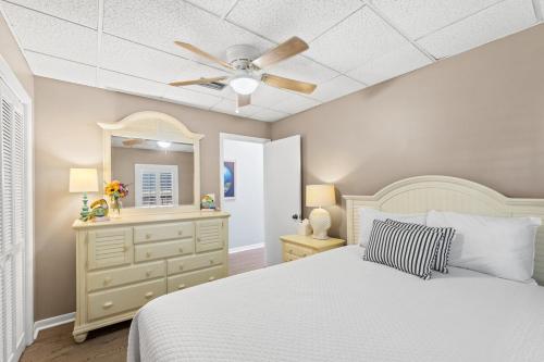 Gulf-Front Surf Club Condo 2BR, Spacious Balcony, Peaceful East End Beach Access photo 24