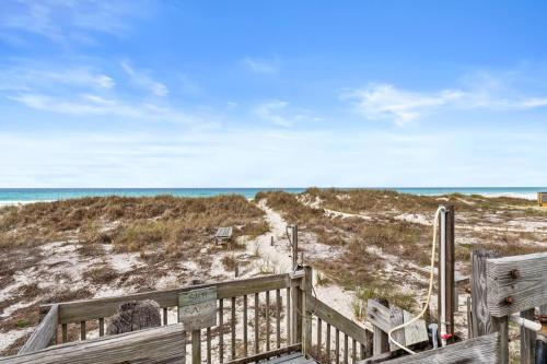 Gulf-Front Surf Club Condo 2BR, Spacious Balcony, Peaceful East End Beach Access photo 20