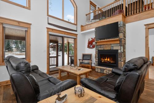 a living room with leather furniture and a fireplace at 21 GCR 4435 in Grand Lake
