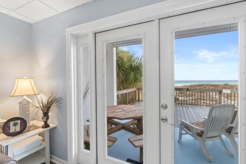 Gulf-Front Surf Club Condo 2BR, Spacious Balcony, Peaceful East End Beach Access photo 13