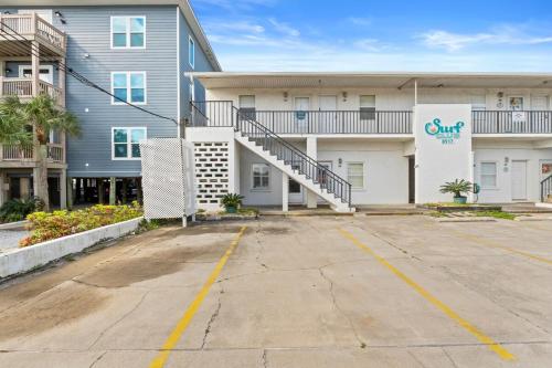 Gulf-Front Surf Club Condo 2BR, Spacious Balcony, Peaceful East End Beach Access photo 5