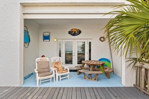 Gulf-Front Surf Club Condo 2BR, Spacious Balcony, Peaceful East End Beach Access photo 40