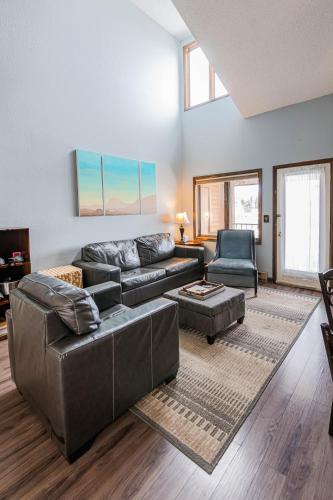 a living room with a leather couch and chairs at 643 Silvercreek Inn Condo in Granby