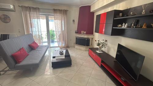 2BR with balcony, 5min Metro Athens 15min to center