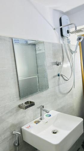 a bathroom with a sink and a mirror at Livora Mountain Lodge in Etimole
