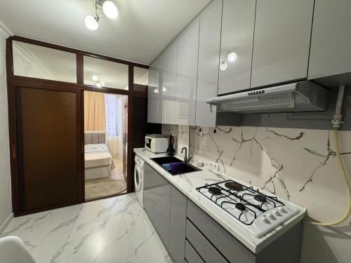Kuchyň nebo kuchyňský kout v ubytování Yerevan Apartment