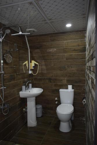 a bathroom with a toilet and a sink at JOSELİN HOTEL in Urfa