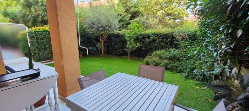 Garden studio 150 m from the beach