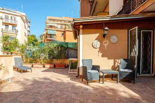 Vatican Heart Leone 60 sqm Terrace