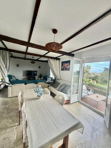 Grand Appt 6P climatisé dans villa avec piscine - 8 kms de Cannes