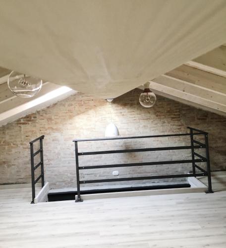 a black bench in a room with a brick wall at Casa Vacanza Piazza Gramsci 1 in Scanzano