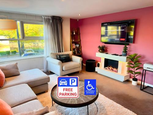 a living room with a free parking sign in it at FREE PARKING - Prime York City Centre Apartment near Minster with River View in York