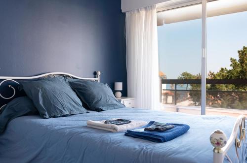 Appartement entièrement rénové avec vue sur le bassin et villa St Yves - Parking privé