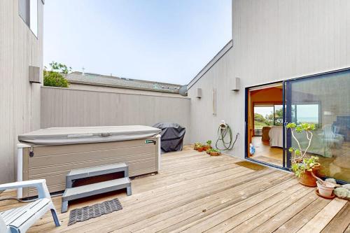 a patio with a tub and a kitchen on a building at Double R in Gualala