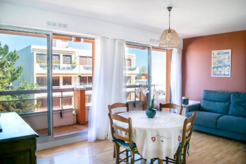 Appartement entièrement rénové avec vue sur le bassin et villa St Yves - Parking privé