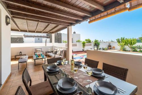Villa Tropical by Villa Plus