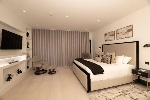Moseley Luxury Stay photo 40