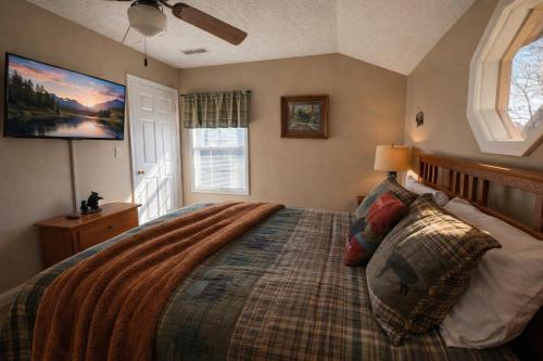 a bedroom with a bed and a window at Happy Trails, Hot Tub, In Pigeon Forge Near Strip, Hot Tub, WIFI!!! in Pigeon Forge