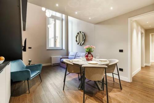 a living room with a table and a blue couch at Palazzo Venezia in Florence