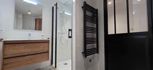 a bathroom with a shower and a black door at Casa Loulou in Saint-Laurent-dʼAigouze