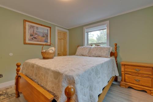 Cast and Relax! Little Blue Cabin on Wadleigh Pond, South Hollis (nove ...