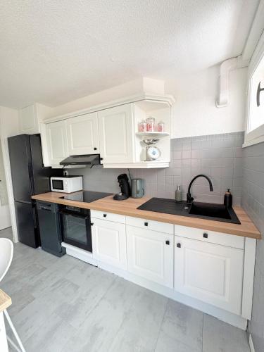Appartement T2 avec grand jardin, parking et garage, a deux pas de la plage