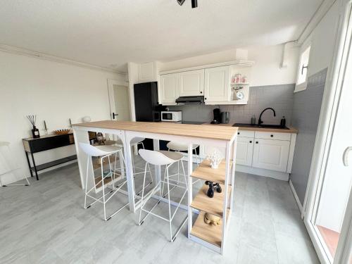 Appartement T2 avec grand jardin, parking et garage, a deux pas de la plage