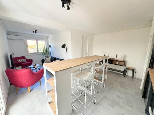 Appartement T2 avec grand jardin, parking et garage, a deux pas de la plage