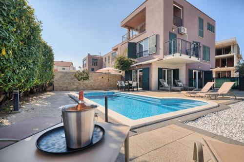 Villa Onnela - Garden & Pool