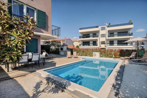 Villa Onnela - Garden & Pool