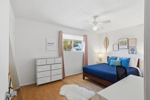 a bedroom with a blue bed and a window at Tempe Resort, Pool with Diving Board, 4BR in Tempe