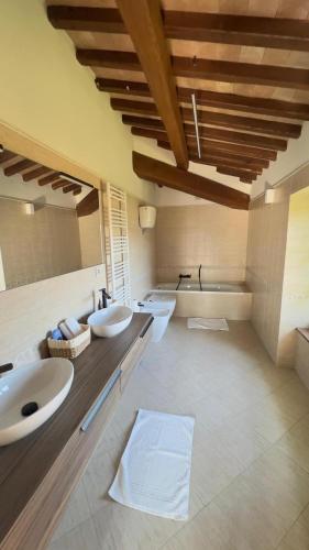a bathroom with two sinks and two toilets at Antico Casale Mevania in Bevagna