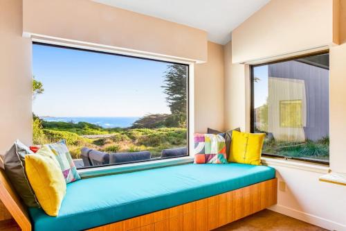 a window seat with a view of the ocean at Seaspray in Sea Ranch