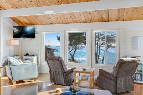 a living room with two chairs and a tv at Otter's Rest in Gualala