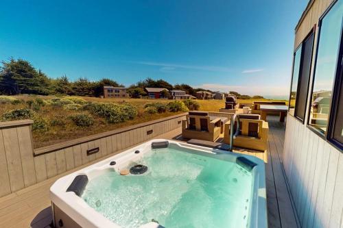 a jacuzzi tub on a balcony with a view at Cabañita Del Mar in Sea Ranch