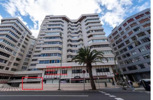 Downtown Las Palmas, steps from Canteras
