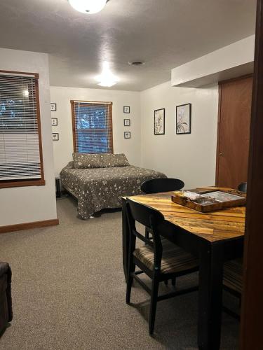 a living room with a table and a bed at Cabin Hilltop D on Meramec River in Steelville