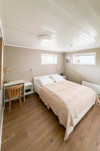 a bedroom with a large bed and a desk at Cozy apartment in Sola