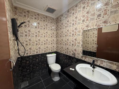 a bathroom with a toilet and a sink at Jam Hotel Nilai in Nilai