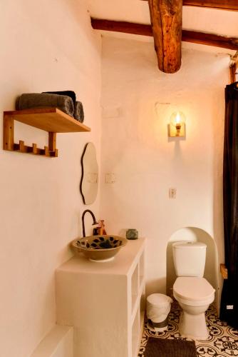 a bathroom with a toilet and a sink at Romantic Colonial Charm Barichara w Jacuzzi in Barichara