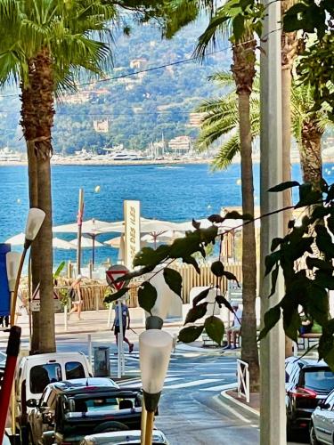 Bright Apartment - 2 Min Walk to Beach