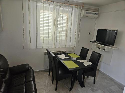 Apartments Amalia - Two Bedroom Apartment with Terrace