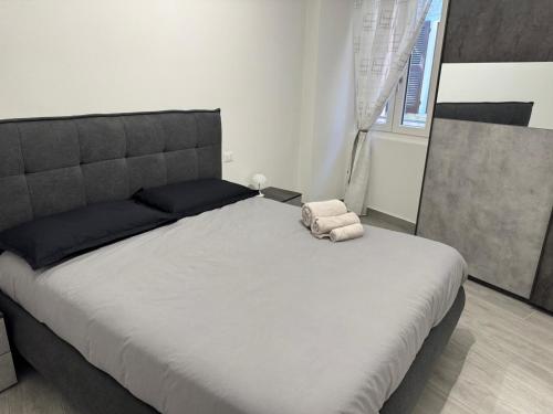 a bedroom with a large bed with two towels on it at Il Valletto in Bellagio