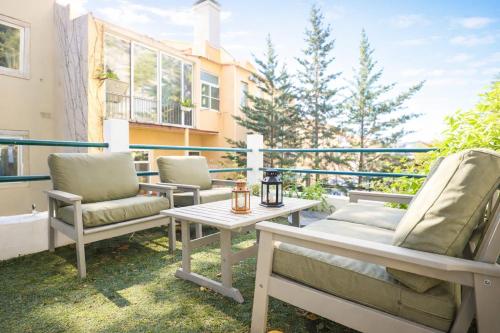 Campo de Ourique Portuguese 2-bedroom apartment with backyard