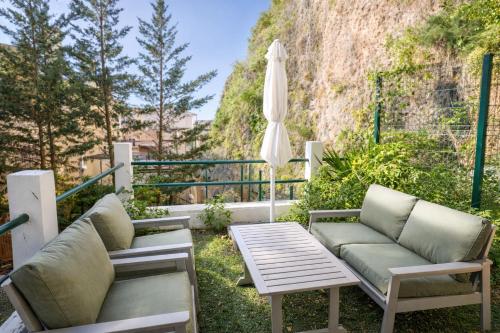 Campo de Ourique Portuguese 2-bedroom apartment with backyard