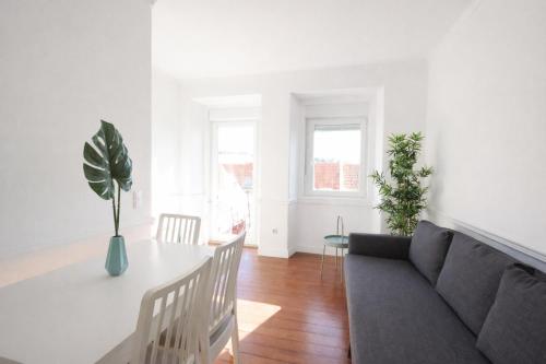 Campo de Ourique Portuguese 2-bedroom apartment with backyard
