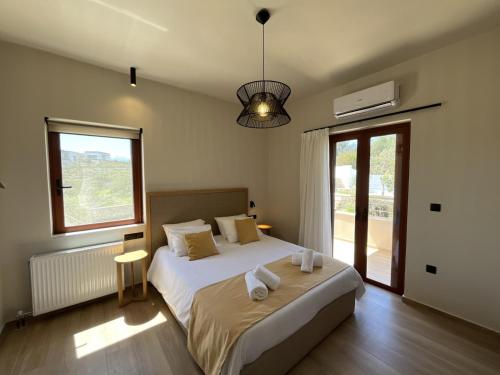 SeaWave Villas with Heated Pools, By Hellocrete