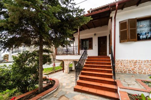 Rustic Cat - Sleeps 8 - Free Parking