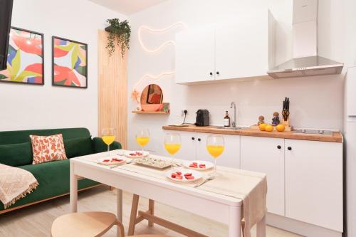 Modern flat with Andalusian patio, 5 min to center